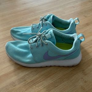 Nike Roshe Runs Sneakers